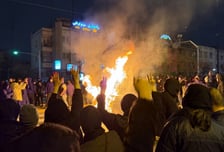 미 항공모함 이동...트럼프 '결정적 군사 옵션' 검토 vs 이란 "반격 준비"