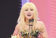 박나래 차량서 '19금 행위' 수백억 위약금?..."증거 없다" 주장도