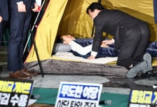 '단식 8일차' 장동혁 없이 열린 최고위…"공천 뇌물 정점, 李대통령"