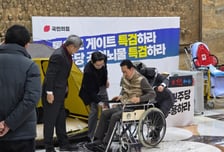 장동혁, 쌍특검 촉구 "국민은 속지 않아"…단식 8일차 휠체어 탑승