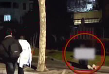 강추위 속 "무릎 꿇고 기어가" 10살 딸 체벌한 엄마…중국 '들썩'[영상]