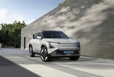 "기아 'EV5', 3400만원이면 산다"…'전기차 1위 수성' 승부수