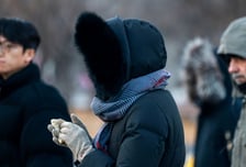 "이불 밖은 위험해" 주말에도 꽁꽁…냉동고 추위 언제까지?