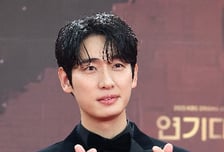 윤박, 결혼 2년 4개월 만 득남…"아내·아이 모두 건강"