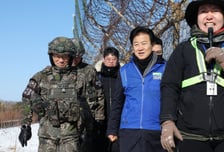 'DMZ 평화의 길' 재개방 띄운 정동영…통일부-유엔사, 신경전 벌어지나