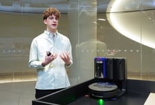 中 잡고 '名家' 지킨다… 다이슨, AI 로봇청소기 도전장