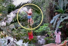 "사찰서 헐벗고 남자와 동반요가"...선 넘는 관광객, 태국 발칵