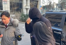 경찰, '공천헌금 의혹' 강선우 전 보좌관 재소환…묵묵부답