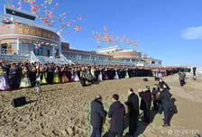 북한, '원산갈마' 이어 동해안에 새 관광지구 '염분진해안공원' 준공