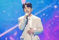 "초대 가수가 학폭 황영웅?" 민원 빗발...강진 축제 출연 취소