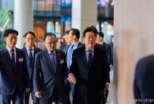 이해찬 전 총리, 베트남 출장 중 '심근경색'...위중 소식에 정무특보 급파