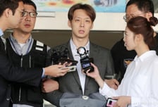 '마약 투약' 황하나 루머에...박유천 "내 말만 믿길" 일본어 호소