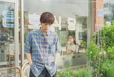 '만약에 우리', 오늘 200만 넘는다...'신의악단'도 역주행 흥행세 [박스오피스]