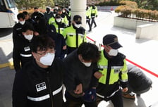 캄보디아 송환 조직원 73명 중 72명 구속영장 청구…1명 검찰 반려