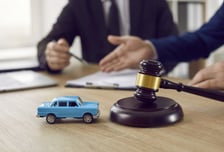 "후진하네?" 고의로 몸 들이밀었다…보험금 195만원 타낸 30대 '실형'