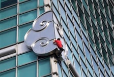 '101층 맨몸 등반' 전세계인 손에 땀 쥐었다…90분 완등, 누구?