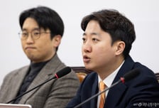 이준석 "이 대통령, 푸틴처럼 언론 자유 위협…벌거벗은 임금 되려 하나"