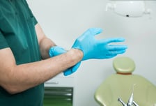 "엑스레이 찍는데 이상한 느낌"...치과 온 여성 수백명 신체 찍었다