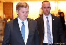 조현 만난 콜비 美 전쟁부 차관…"韓, 한반도 방위 주도적 역할 의지"