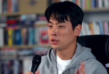 책 읽기? 이제는 듣는 시대…박정민도 나선 오디오북, 출판업계 '미소'