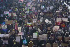 공화당도 등 돌리자… 한발 물러선 트럼프, ICE 철수 시사