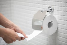 "'세균 폭탄' 휴지 쓰는 꼴"…화장실 두루마리, '이 방향'으로 걸어야