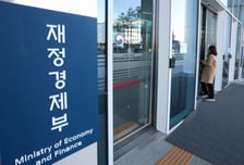 재경부, 美 한국관세 15→25%로 인상에 "미국 의중 파악중"