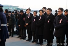 [사진]고 이해찬 영접하는 김민석-윤호중-정동영