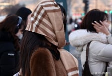 "너무 추워" 버티고 버티다 지갑 열었다…방한용품 불티에 미소