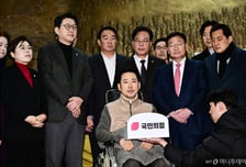 장동혁 "이재명 대통령, 참모 뒤에 숨지 말고 트럼프에 전화하라"