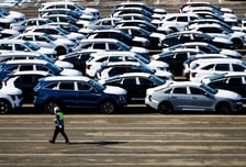 美 '의약품 관세 25%'에 K-바이오 긴장..."당장 큰 영향 없을 듯"