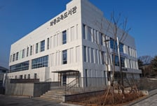 로봇이 책 읽어주는 도서관…안산시 '와동교육도서관' 개관