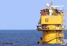 中, 서해 구조물 일부 이동…"기업 자체 판단"