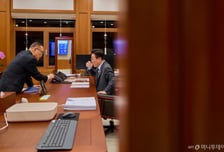 靑 국가안보실 "北 탄도미사일 발사, 안보리 결의 위반…중단 촉구"