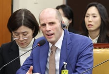 '두 차례 불응' 로저스 쿠팡 대표, 30일 경찰 출석…또다시 출국할 듯