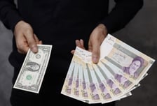 '반정부 시위' 피로 물든 이란…화폐 가치 역대 최저 폭락