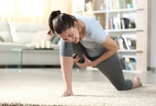 "나 아직 젊은데" 사타구니 '찌릿'하더니 절뚝...여성 노린 '이 병' 급증