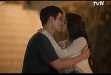 '스프링 피버' 안보현, 이주빈 구하고 입맞춤까지...또다른 폭풍 예고 [종합]