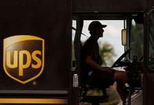 '최대 고객' 아마존과 결별 수순…UPS, 올해 최대 3만명 감원