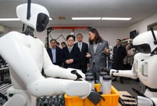 내 자리에 앉은 휴머노이드, 세금은 누가?…로봇세 논의 불붙나