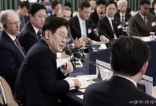 이대통령 띄운 설탕 부담금 어떻게 걷나…담배처럼 '숨은 조세'로?