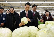 장동혁, '물가 점검' 당무 복귀…"현금 살포, 당뇨 환자에 설탕물 꼴"