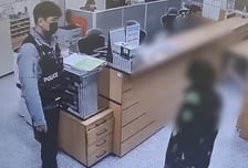 "손주가 준 돈인데" 할머니 양말 속 꼬깃꼬깃 100만원, 되찾은 사연[영상]