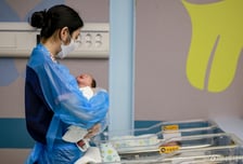 "엄마 없어 출생신고 못해"...미혼부가 놓쳤던 '이 혜택', 다 받게 된다