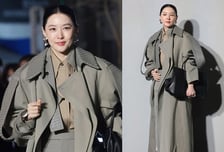 이영애, 자체발광 미모…오버핏 트렌치코트+빅백 스타일링