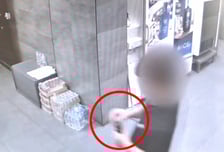 억지로 입 벌려 가짜 양주 '콸콸'…단골손님 사지로 몬 악덕업주들