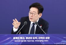 [속보]이재명 대통령 "외부로부터 부당한 공격 당하면 같이 싸워줘야"