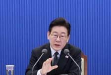 "밤에 잠이 잘 안 와"…'부동산·설탕부담금' 李 폭풍 트윗 왜?