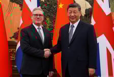 8년만에 베이징 등장한 英총리…시진핑 "무비자 적극검토"