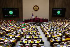 학생 때 받은 건강검진, 성인까지 연계…학교보건법 개정안 통과